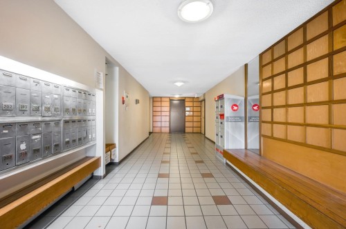 210-1420 8Th Avenue E, Vancouver, BC 