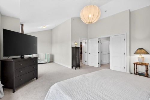 11328 230 Street, Maple Ridge, BC - Indoor Photo Showing Bedroom