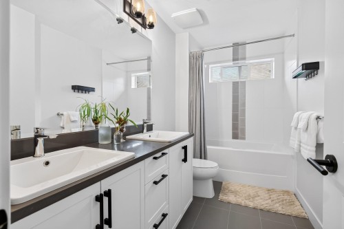 11328 230 Street, Maple Ridge, BC - Indoor Photo Showing Bathroom