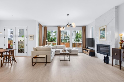 11328 230 Street, Maple Ridge, BC - Indoor Photo Showing Living Room With Fireplace