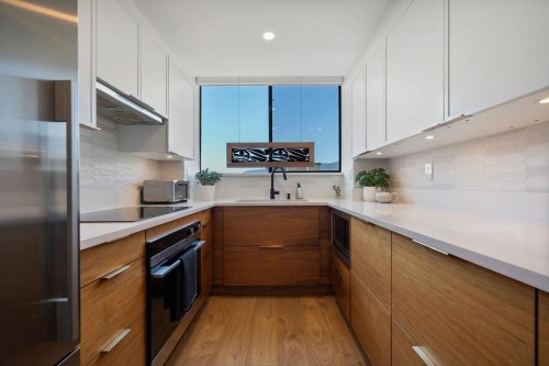 701-140 Keith Road E, North Vancouver, BC 