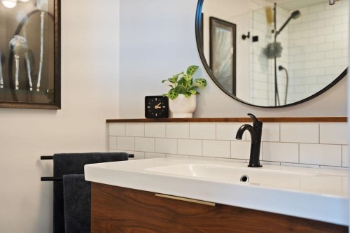 701-140 Keith Road E, North Vancouver, BC 