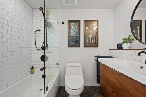 701-140 Keith Road E, North Vancouver, BC 