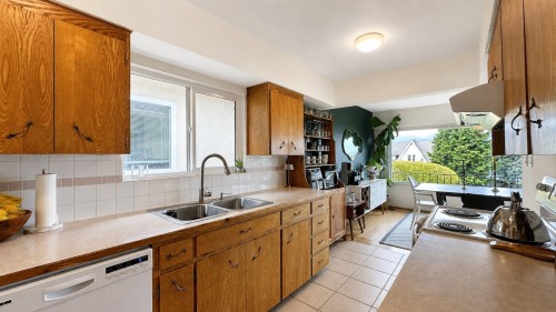 3578 15Th Avenue W, Vancouver, BC 