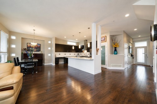 10499 Mceachern Street, Maple Ridge, BC - Indoor Photo Showing Living Room