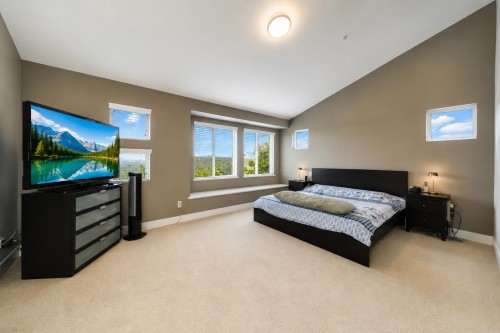 10499 Mceachern Street, Maple Ridge, BC - Indoor Photo Showing Bedroom