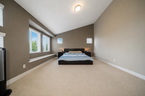 10499 Mceachern Street, Maple Ridge, BC - Indoor Photo Showing Bedroom