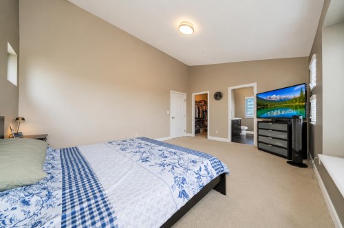 10499 Mceachern Street, Maple Ridge, BC - Indoor Photo Showing Bedroom