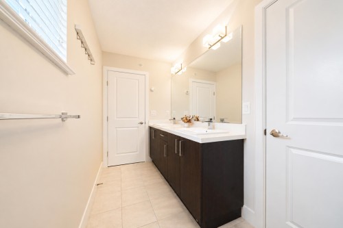 10499 Mceachern Street, Maple Ridge, BC - Indoor Photo Showing Bathroom