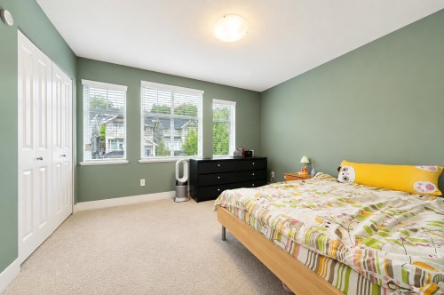 10499 Mceachern Street, Maple Ridge, BC - Indoor Photo Showing Bedroom