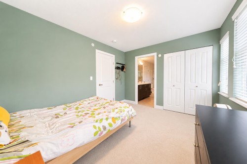 10499 Mceachern Street, Maple Ridge, BC - Indoor Photo Showing Bedroom