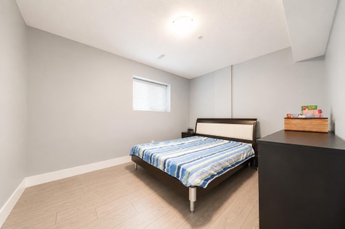 10499 Mceachern Street, Maple Ridge, BC - Indoor Photo Showing Bedroom