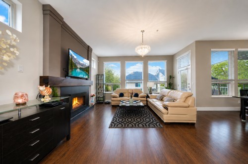 10499 Mceachern Street, Maple Ridge, BC - Indoor Photo Showing Living Room With Fireplace