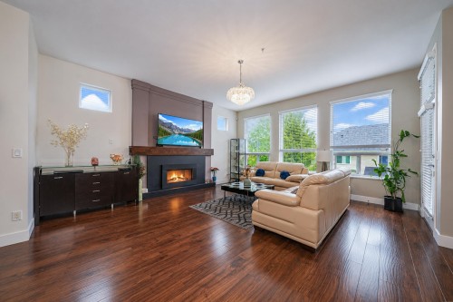 10499 Mceachern Street, Maple Ridge, BC - Indoor Photo Showing Living Room With Fireplace