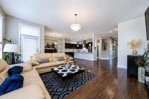 10499 Mceachern Street, Maple Ridge, BC - Indoor Photo Showing Living Room