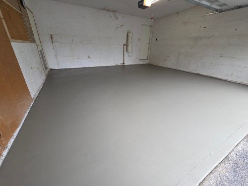 22700 Balabanian Circle, Maple Ridge, BC - Indoor Photo Showing Garage