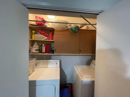 1483 54 Street, Delta, BC - Indoor Photo Showing Laundry Room