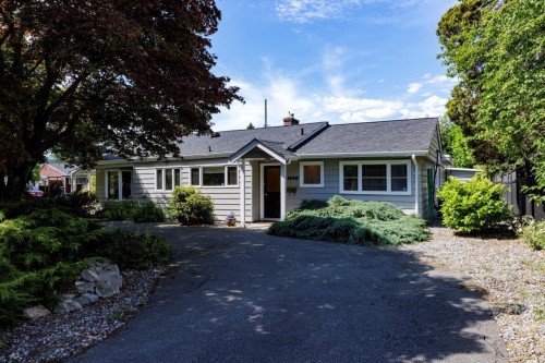 1140 Pinewood Crescent  North Vancouver, BC V7P 1E8