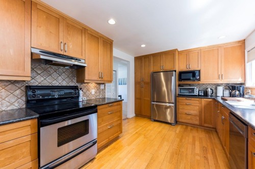 1140 Pinewood Crescent, North Vancouver, BC - Indoor Photo Showing Kitchen With Double Sink