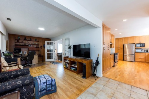 1140 Pinewood Crescent, North Vancouver, BC - Indoor