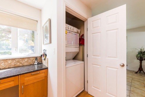 1140 Pinewood Crescent, North Vancouver, BC - Indoor Photo Showing Laundry Room