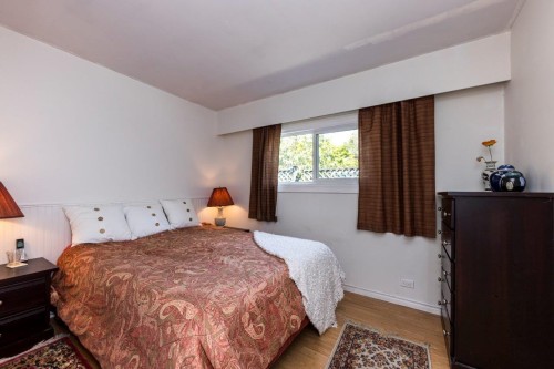 1140 Pinewood Crescent, North Vancouver, BC - Indoor Photo Showing Bedroom