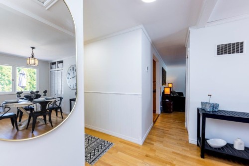 1140 Pinewood Crescent, North Vancouver, BC - Indoor