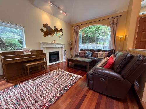 3938 Braemar Place, North Vancouver, BC 