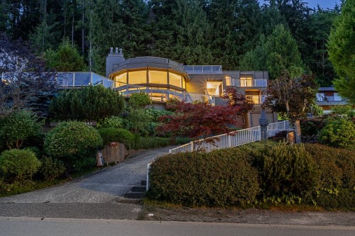 1542 Chartwell Drive  West Vancouver, BC V7S 2S1