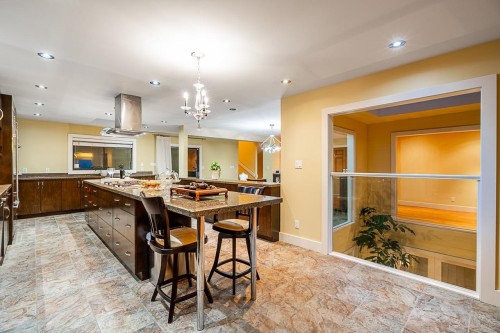 1542 Chartwell Drive, West Vancouver, BC 