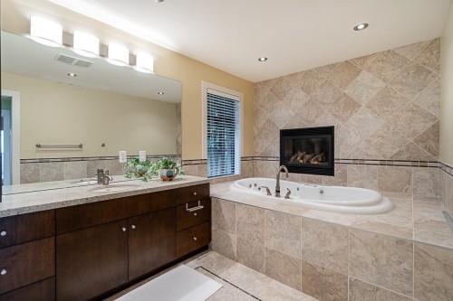 1542 Chartwell Drive, West Vancouver, BC 