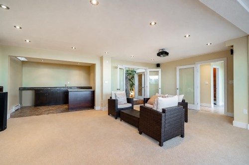 1542 Chartwell Drive, West Vancouver, BC 