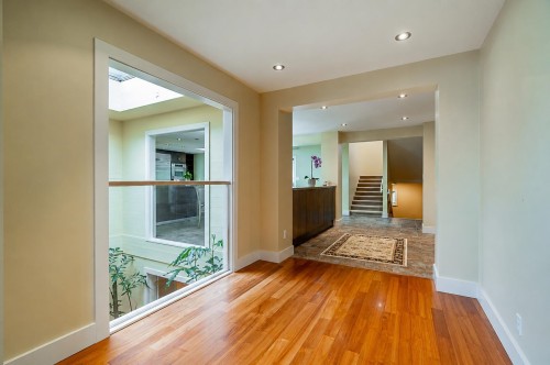 1542 Chartwell Drive, West Vancouver, BC 