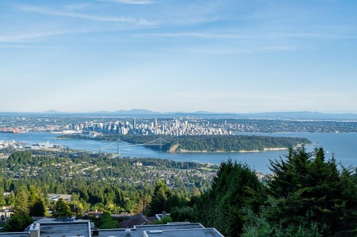 1542 Chartwell Drive, West Vancouver, BC 