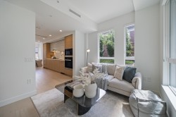 477 King Edward Avenue W Vancouver, BC V5Y 2J3