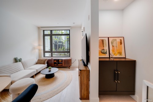 6292 Oak Street, Vancouver, BC 