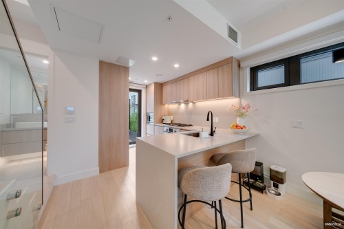 6292 Oak Street, Vancouver, BC 