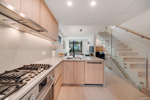 6292 Oak Street, Vancouver, BC 