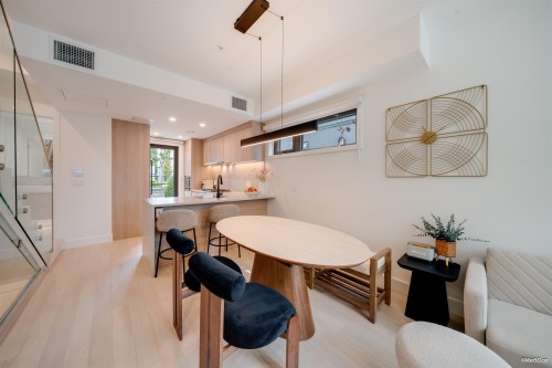 6292 Oak Street, Vancouver, BC 