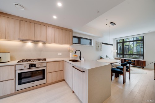 6292 Oak Street, Vancouver, BC 