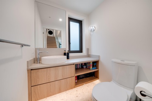 6292 Oak Street, Vancouver, BC 