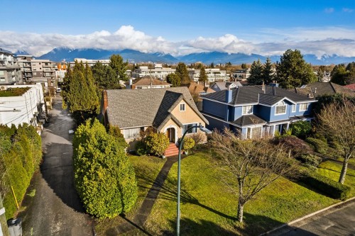 475 27Th Avenue W, Vancouver, BC 