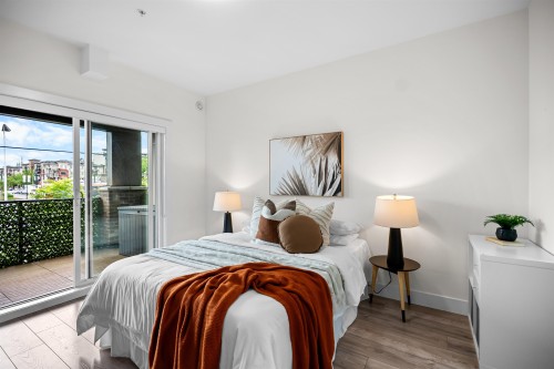 202-22577 Royal Crescent, Maple Ridge, BC - Indoor Photo Showing Bedroom