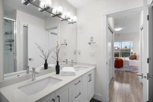202-22577 Royal Crescent, Maple Ridge, BC - Indoor Photo Showing Bathroom