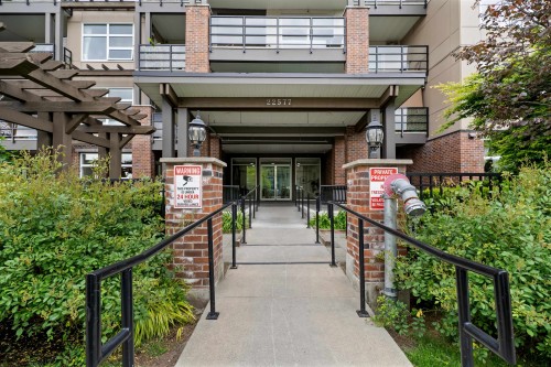 202-22577 Royal Crescent, Maple Ridge, BC - Outdoor