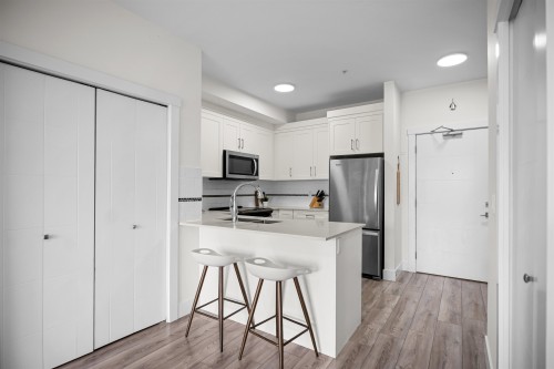202-22577 Royal Crescent, Maple Ridge, BC - Indoor Photo Showing Kitchen With Stainless Steel Kitchen