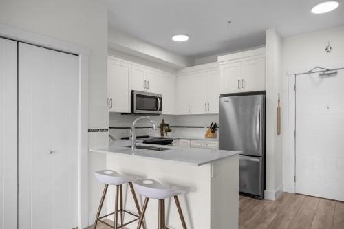 202-22577 Royal Crescent, Maple Ridge, BC - Indoor Photo Showing Kitchen With Stainless Steel Kitchen With Double Sink