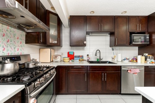 7920 Frobisher Drive, Richmond, BC - Indoor Photo Showing Kitchen