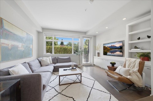 5743 St George Street, Vancouver, BC 