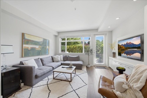 5743 St George Street, Vancouver, BC 